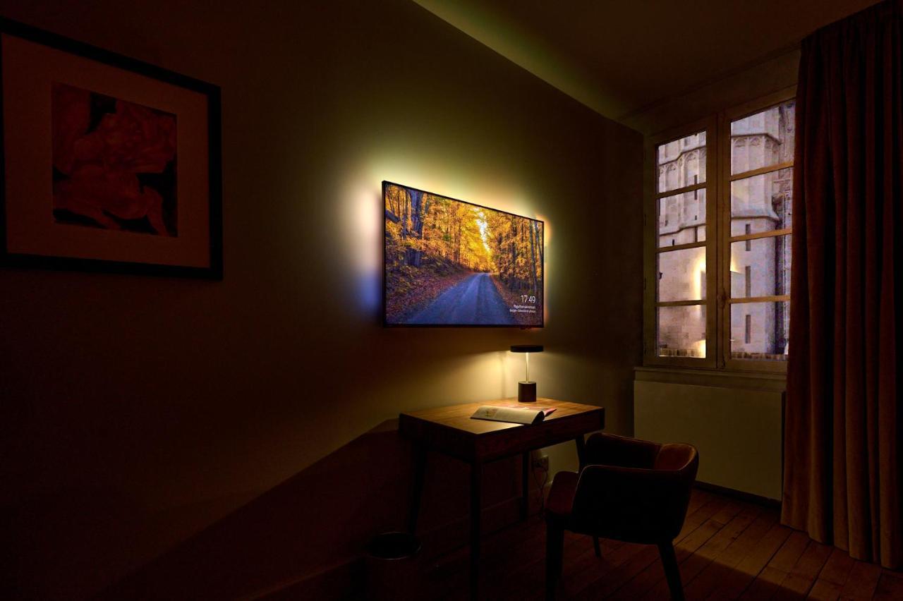 Appartement Montagnon - Les Suites Du Palais - Classe 4 Etoiles, Parking Prive, Vue Cathedrale, 3 Chambres, Primo C0Nciergerie 讷韦尔 外观 照片