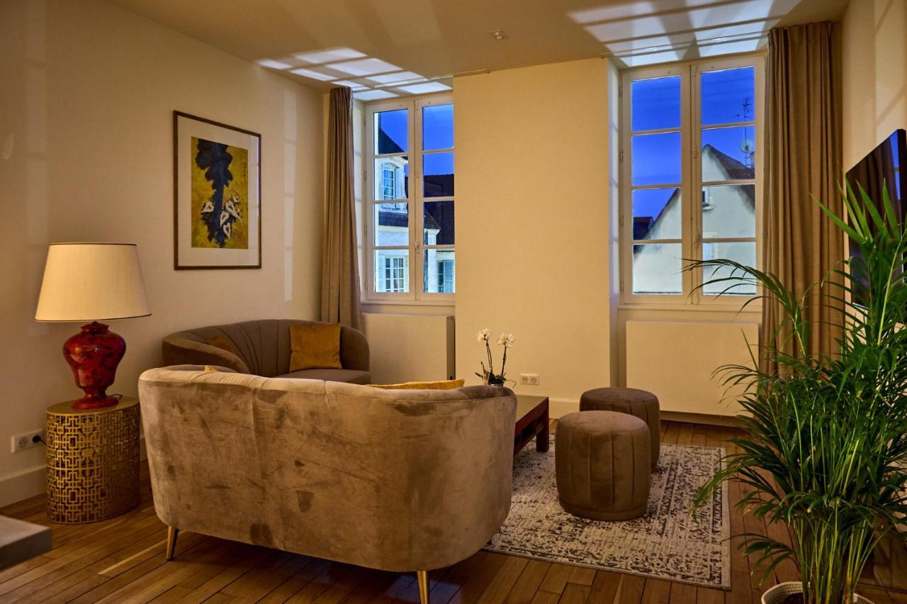 Appartement Montagnon - Les Suites Du Palais - Classe 4 Etoiles, Parking Prive, Vue Cathedrale, 3 Chambres, Primo C0Nciergerie 讷韦尔 外观 照片
