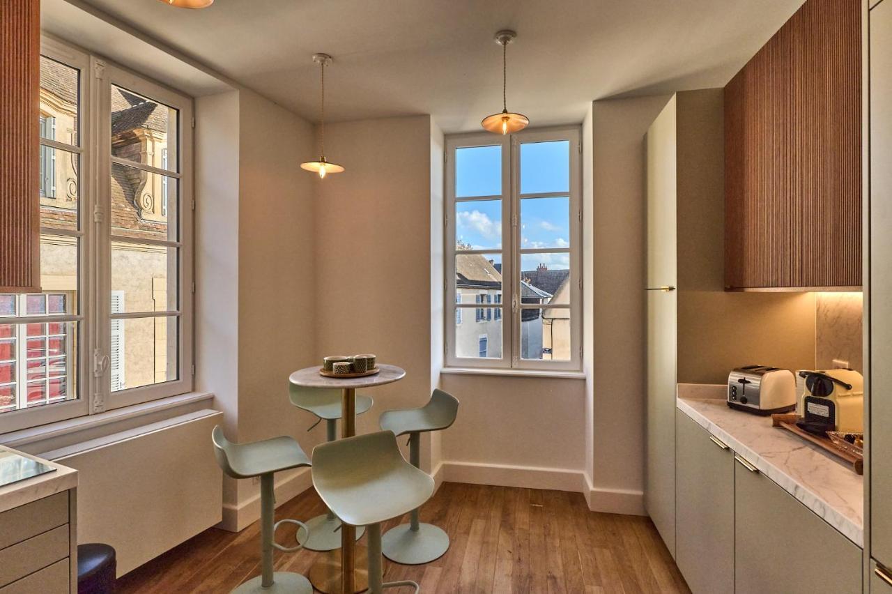 Appartement Montagnon - Les Suites Du Palais - Classe 4 Etoiles, Parking Prive, Vue Cathedrale, 3 Chambres, Primo C0Nciergerie 讷韦尔 外观 照片
