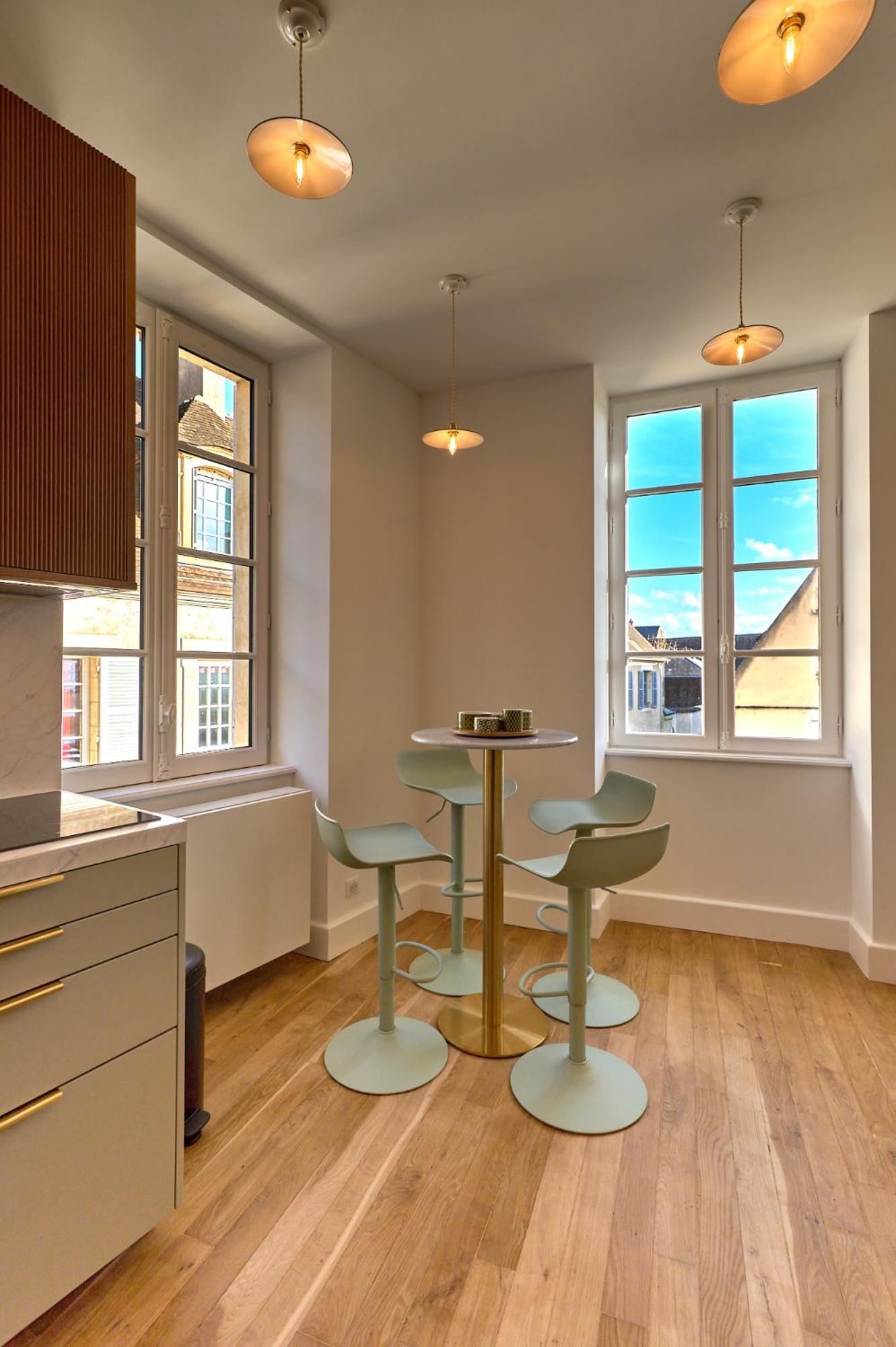 Appartement Montagnon - Les Suites Du Palais - Classe 4 Etoiles, Parking Prive, Vue Cathedrale, 3 Chambres, Primo C0Nciergerie 讷韦尔 外观 照片