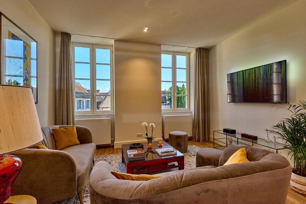 Appartement Montagnon - Les Suites Du Palais - Classe 4 Etoiles, Parking Prive, Vue Cathedrale, 3 Chambres, Primo C0Nciergerie 讷韦尔 外观 照片